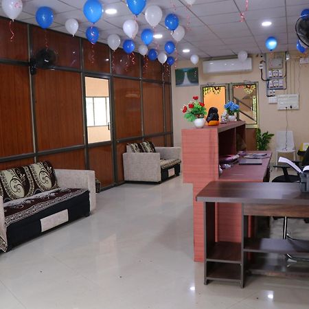 Hotel Diamond Ac Dormitory And Guest House Surat Dış mekan fotoğraf