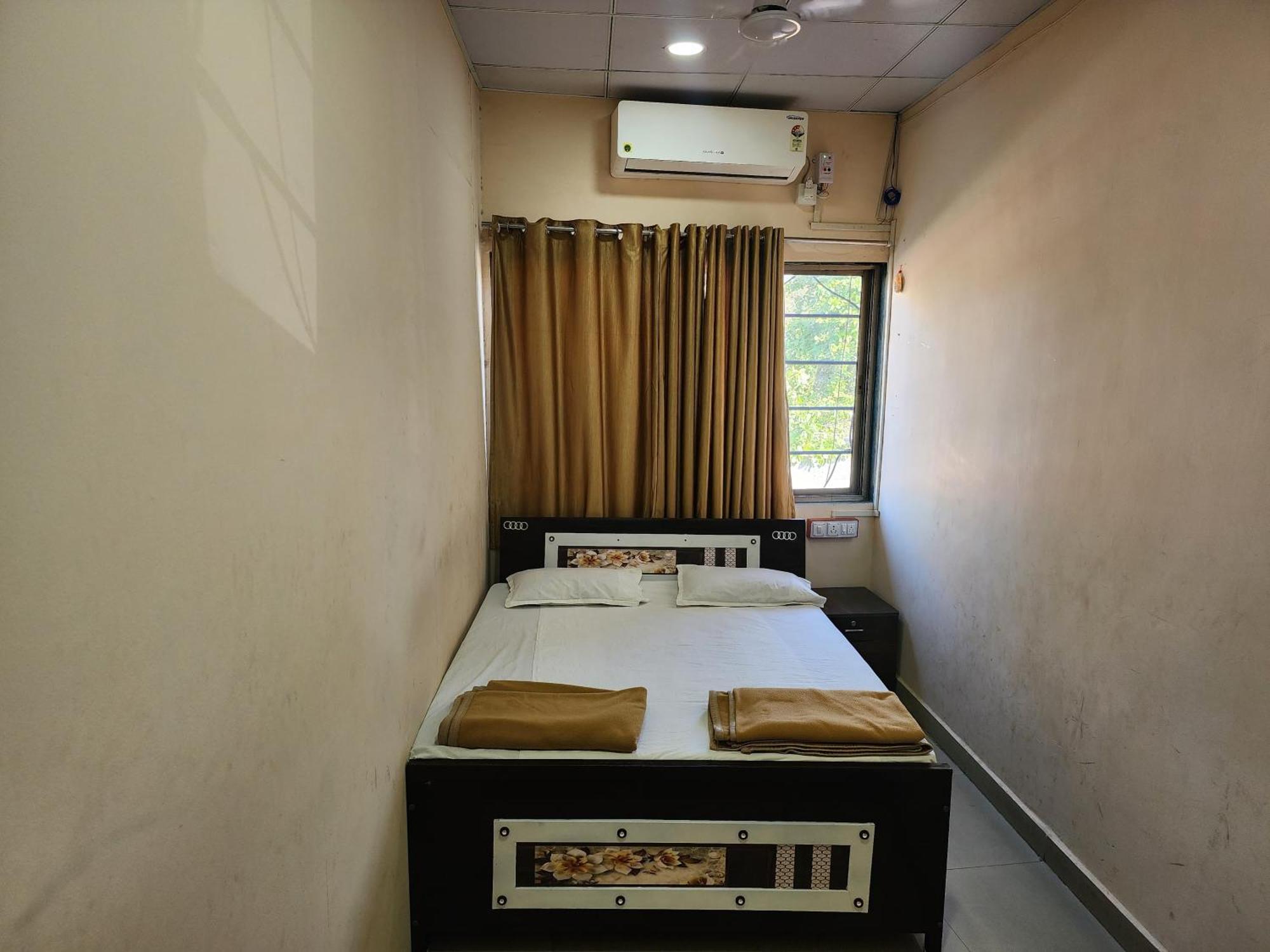 Hotel Diamond Ac Dormitory And Guest House Surat Dış mekan fotoğraf