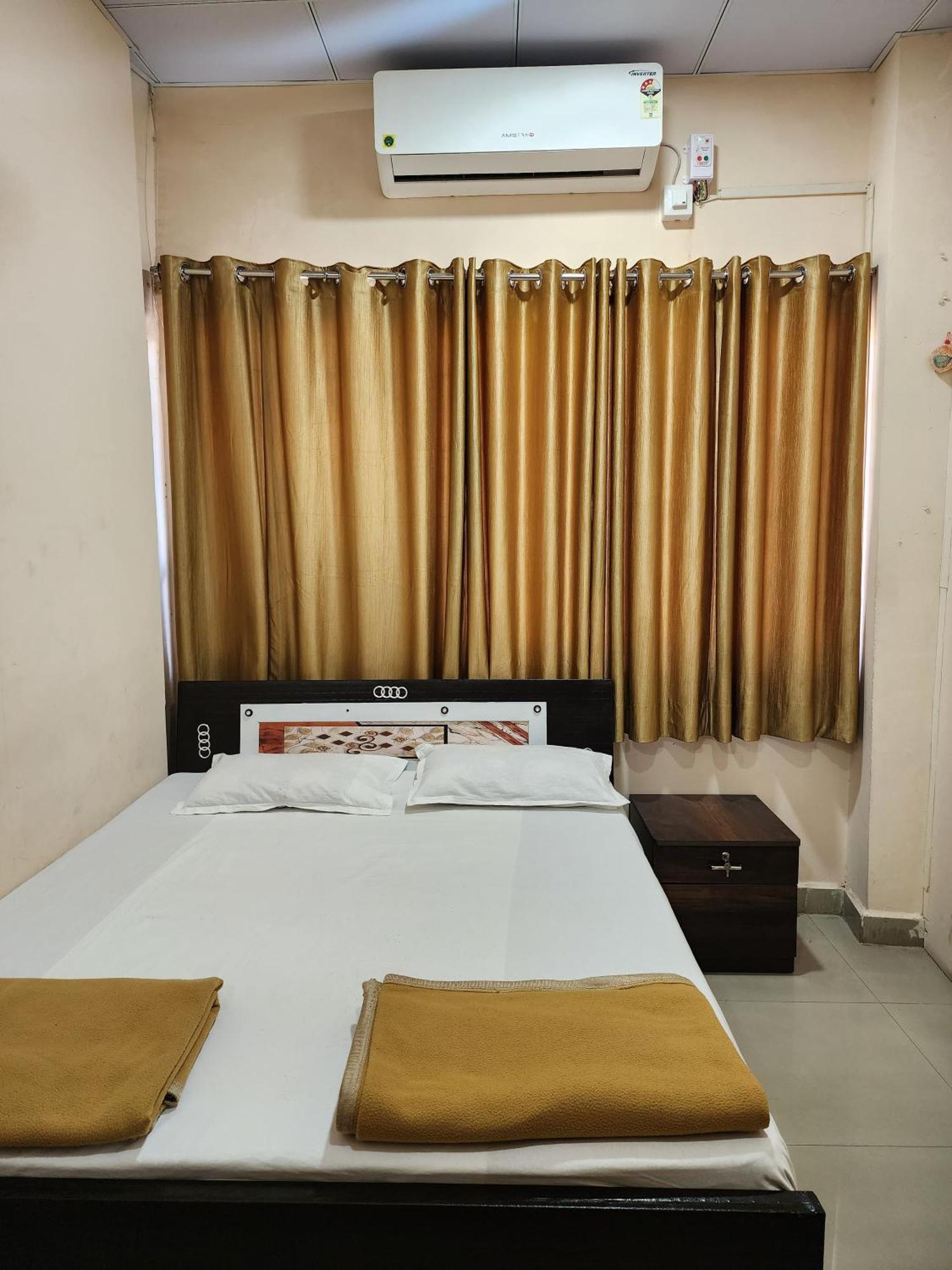 Hotel Diamond Ac Dormitory And Guest House Surat Dış mekan fotoğraf