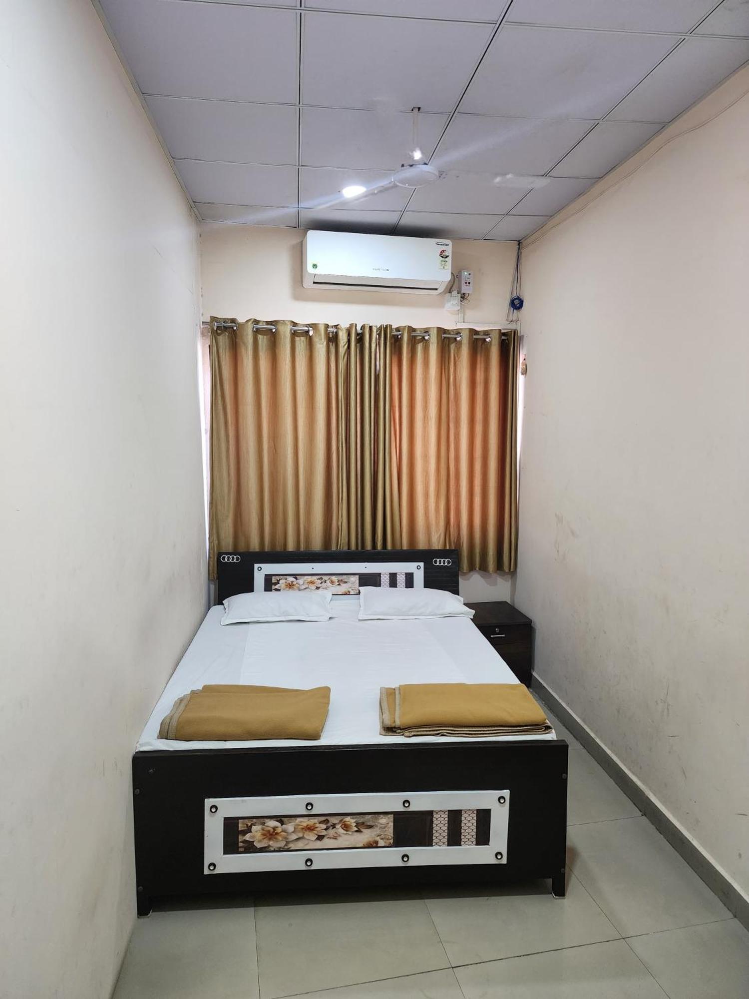 Hotel Diamond Ac Dormitory And Guest House Surat Dış mekan fotoğraf