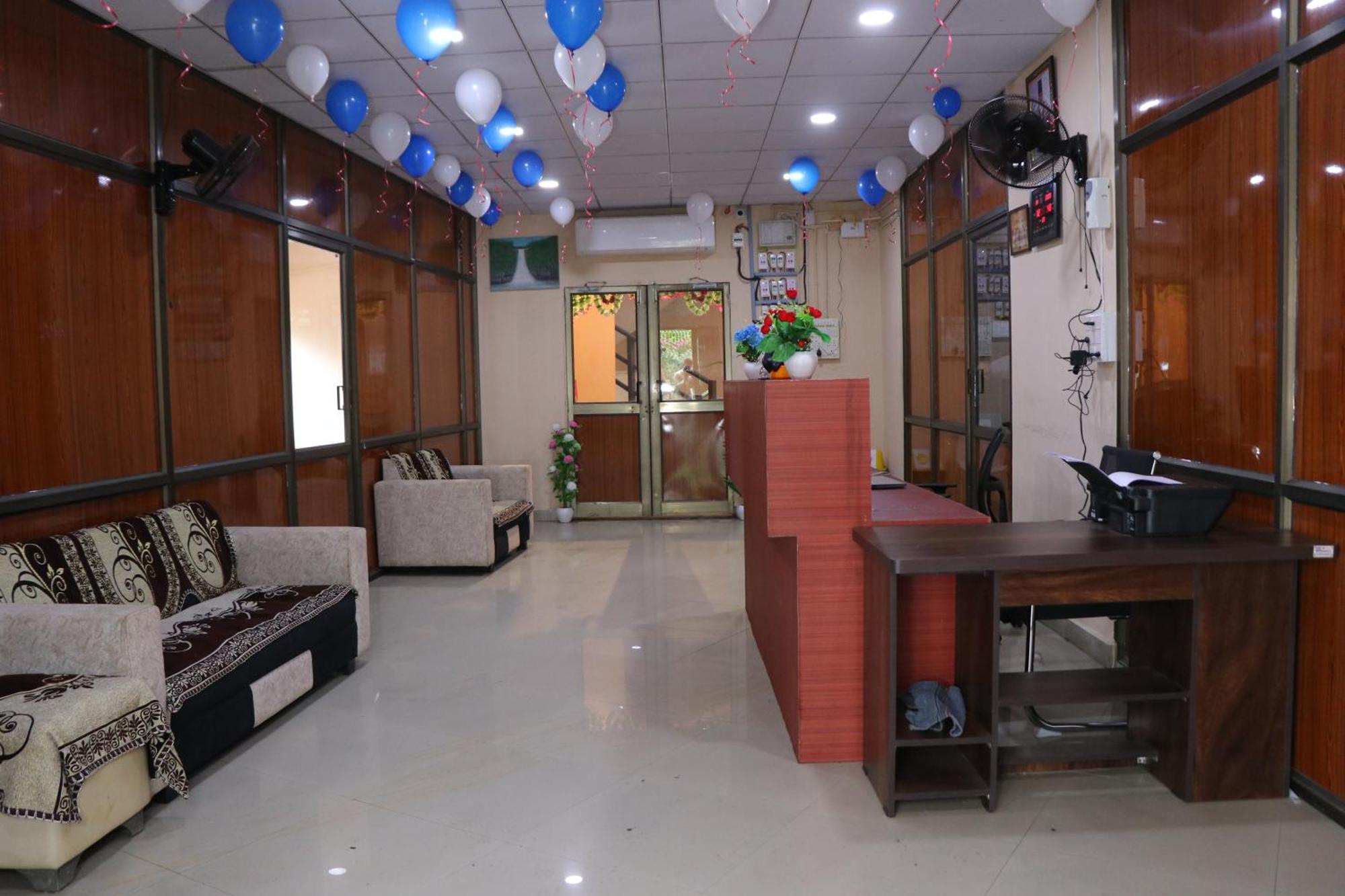 Hotel Diamond Ac Dormitory And Guest House Surat Dış mekan fotoğraf
