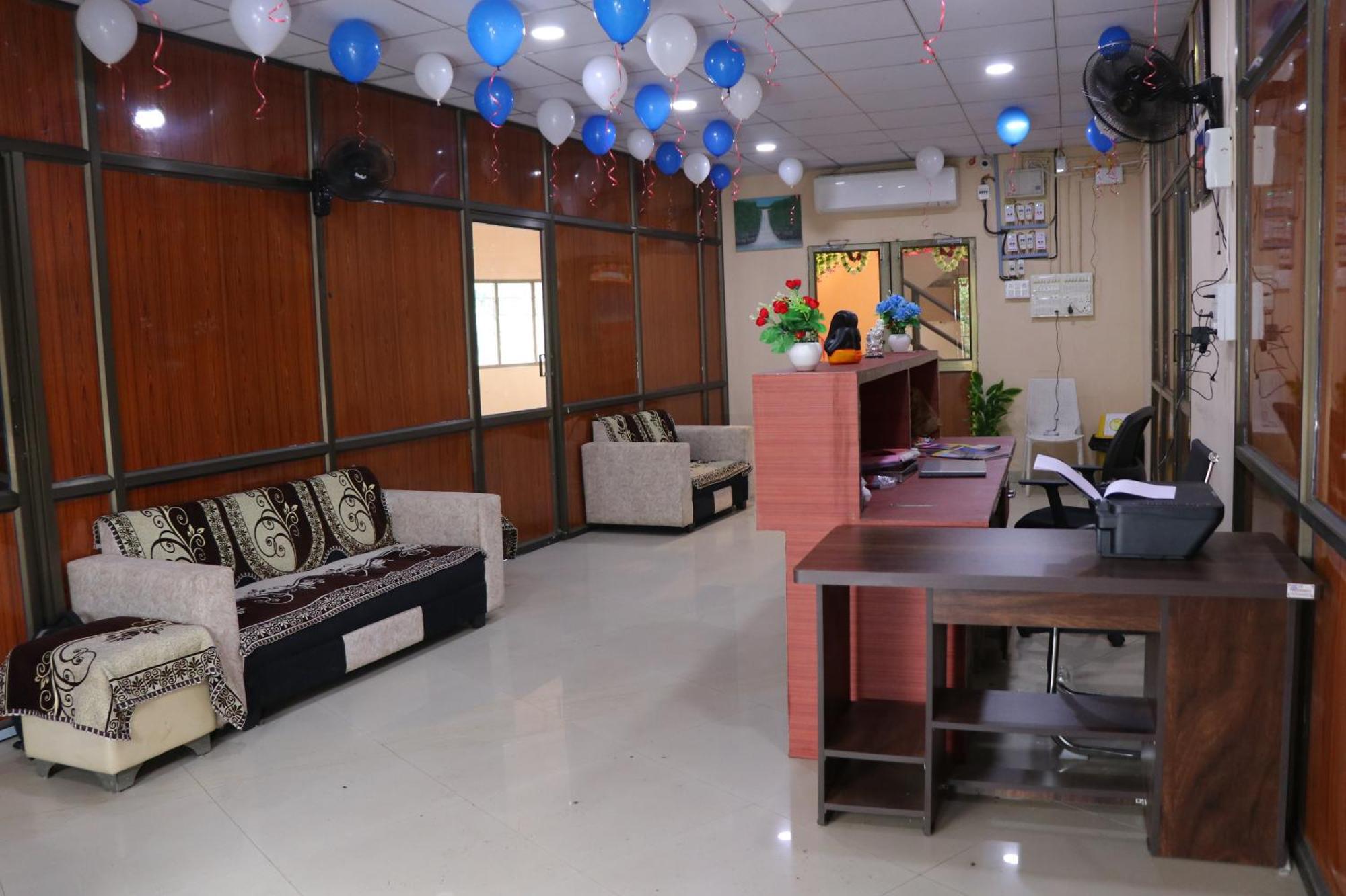 Hotel Diamond Ac Dormitory And Guest House Surat Dış mekan fotoğraf